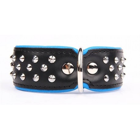 Collar ancho en color azul y negro con tachuelas
